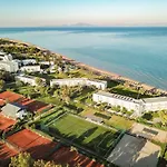 Resort Robinson Kyllini