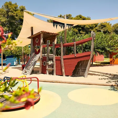 Robinson Kyllini Station touristique 4*
