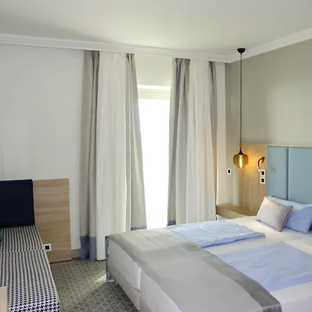 リゾート Robinson Kyllini 4*