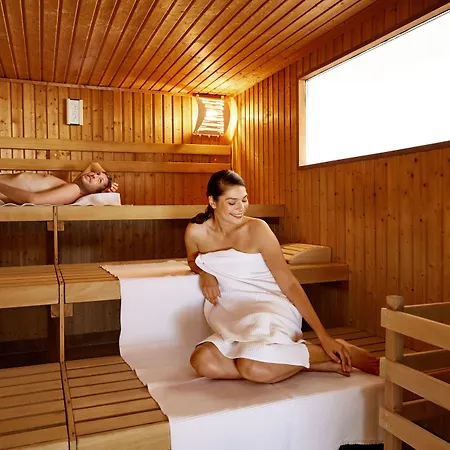 リゾート Robinson Kyllini