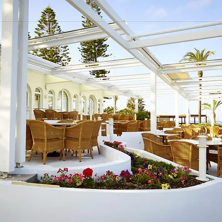 Rezort Robinson Kyllini