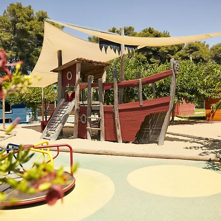 Robinson Kyllini Station touristique 4*