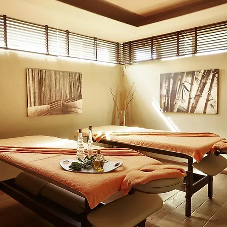 リゾート Robinson Kyllini