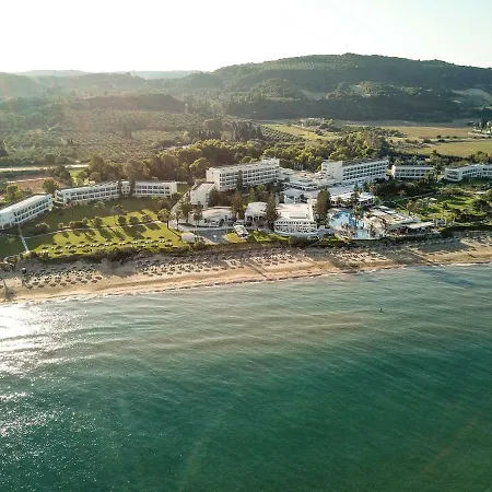 リゾート Robinson Kyllini