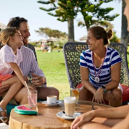 リゾート Robinson Kyllini 4*