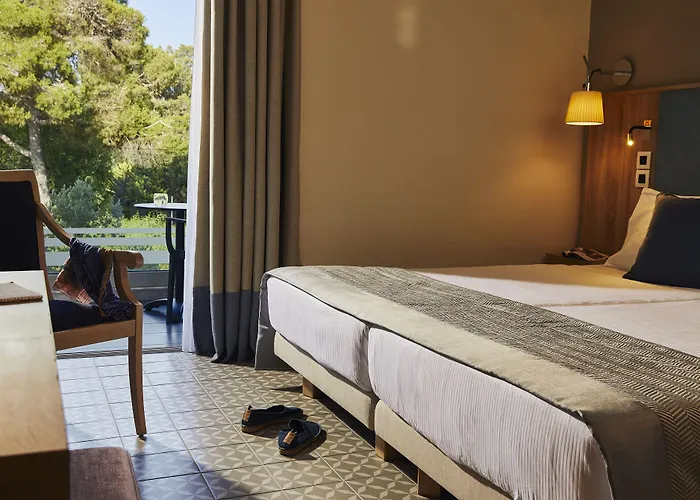 Resort Robinson Kyllini 4*