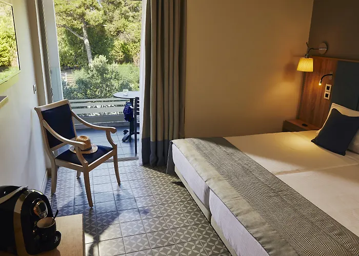 Resort Robinson Kyllini 4*