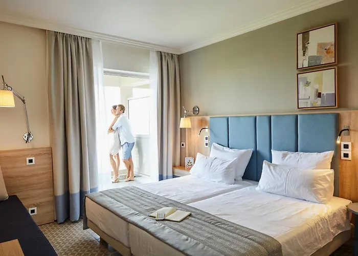 Resort Robinson Kyllini 4*